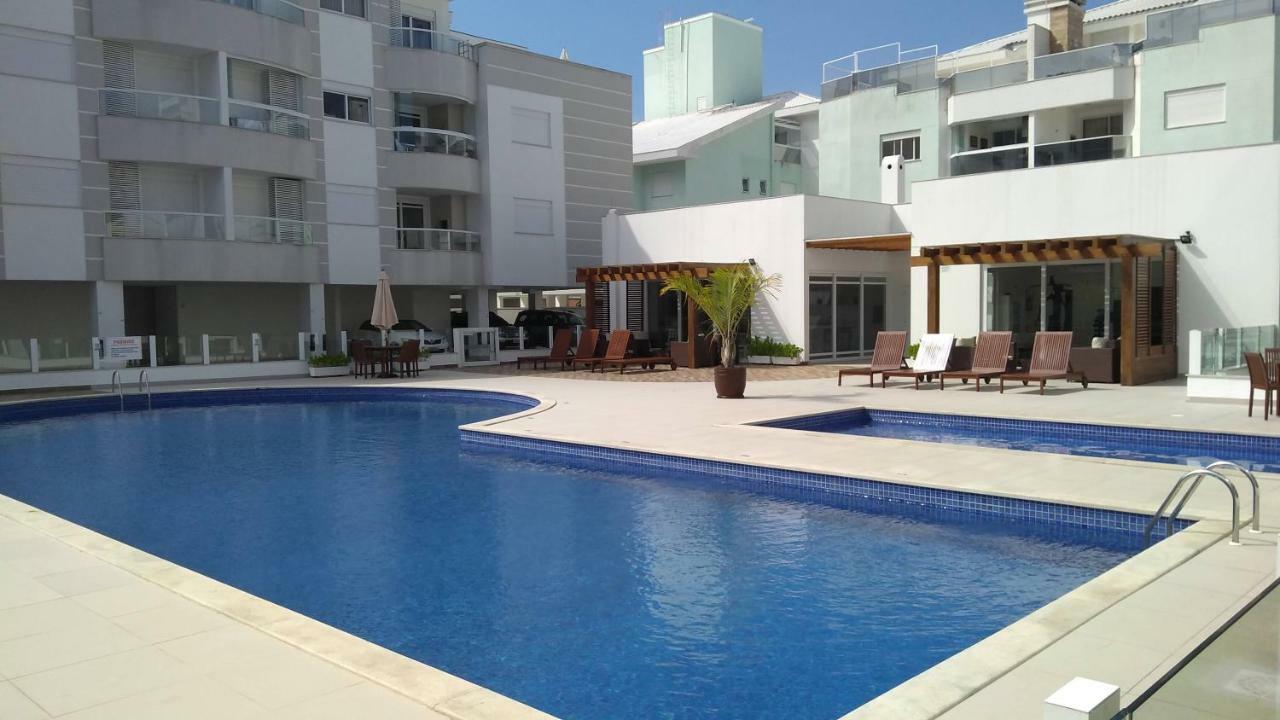 Apartamento Frente Para A Piscina A Uma Quadra Da Praia Florianopolis Exterior photo